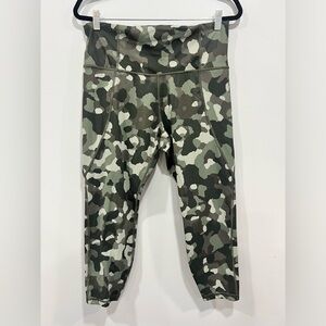 Athleta Lightning Camo 7/8 Tights Leggings size 1x